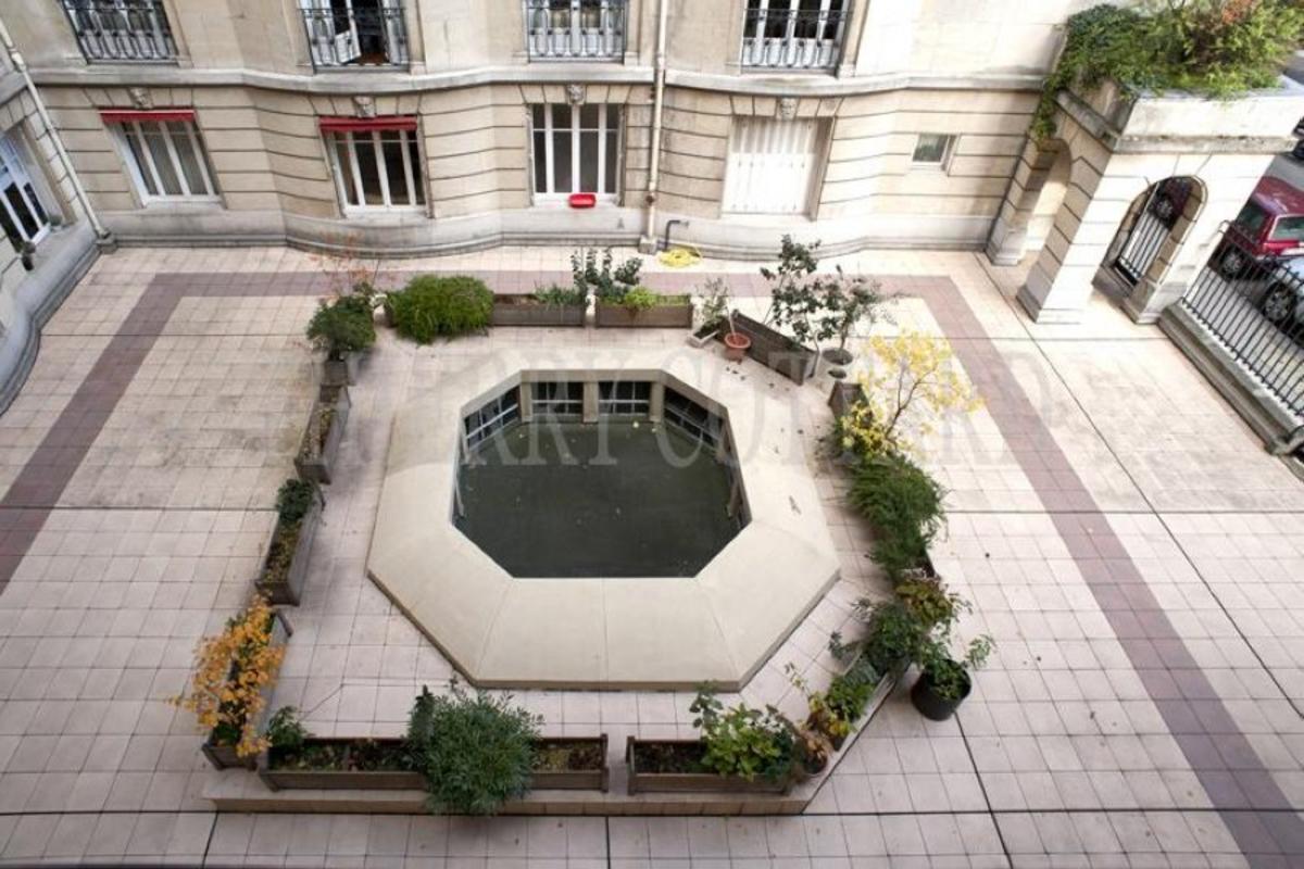 L1972D_aCour intérieure